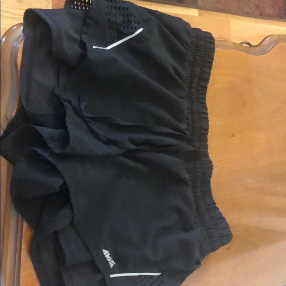 Shorts - Picture 3 of 4